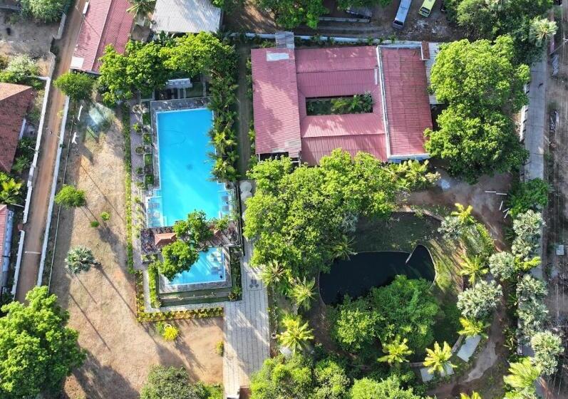 酒店 Lucky Beach Resort