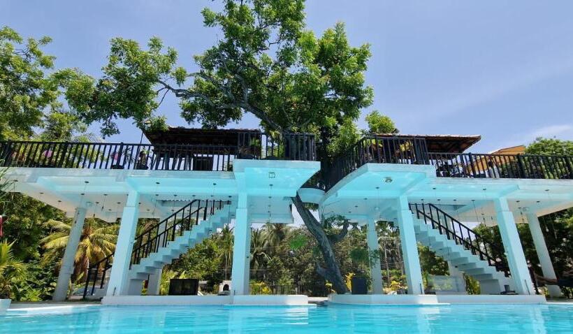 酒店 Lucky Beach Resort