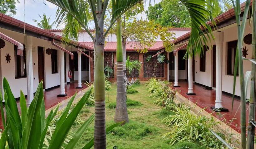 酒店 Lucky Beach Resort