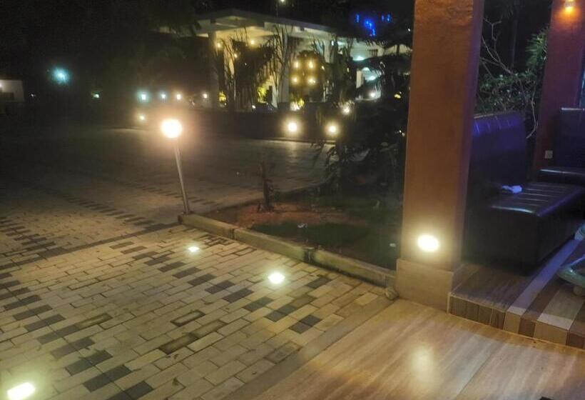 酒店 Lucky Beach Resort