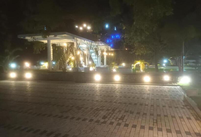 酒店 Lucky Beach Resort