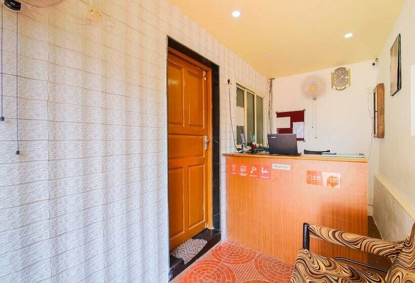 호텔 Oyo 24937 Celebriti@candolim