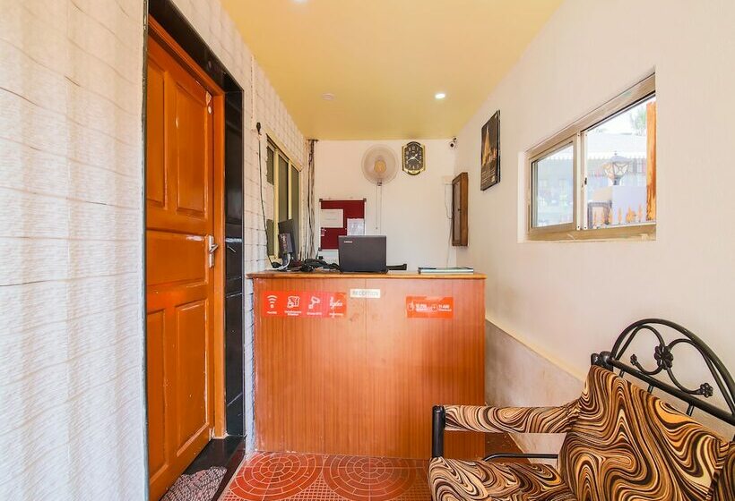 호텔 Oyo 24937 Celebriti@candolim