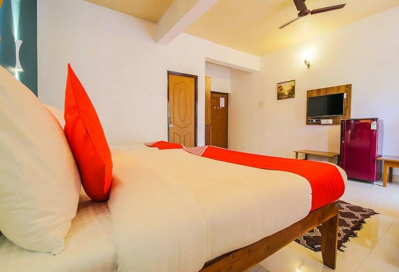 호텔 Oyo 24937 Celebriti@candolim