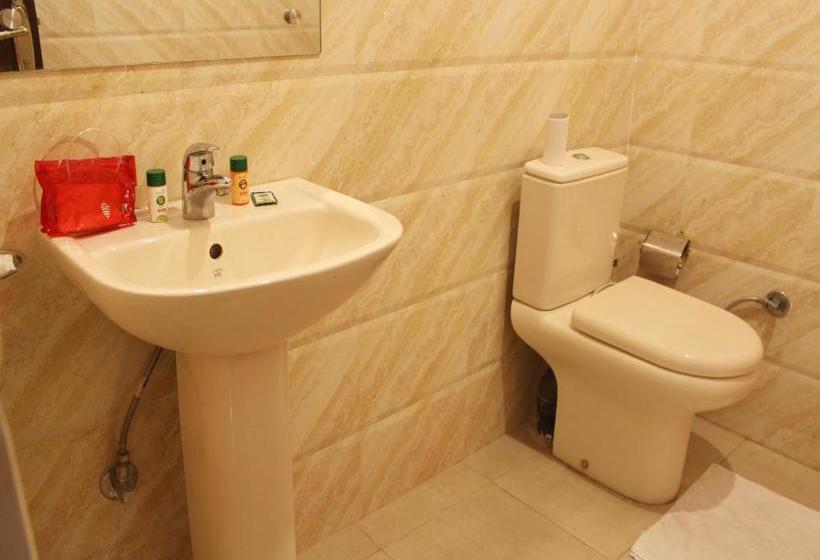 酒店 Capital O 3600  Royal Windsor