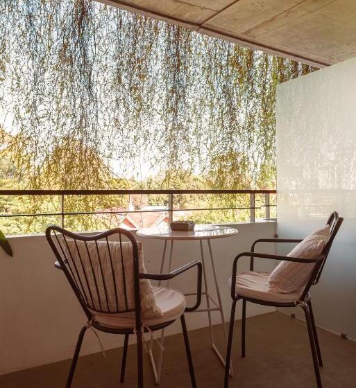 בית מלון כפרי Penh House