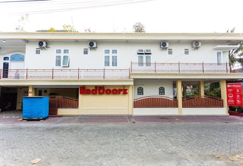 ホテル Reddoorz @ Danau Bratan