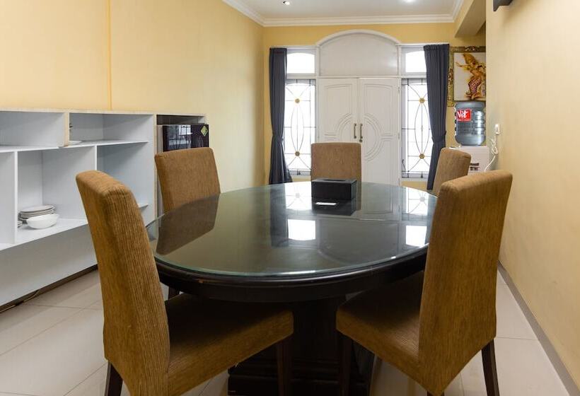 ホテル Reddoorz @ Danau Bratan