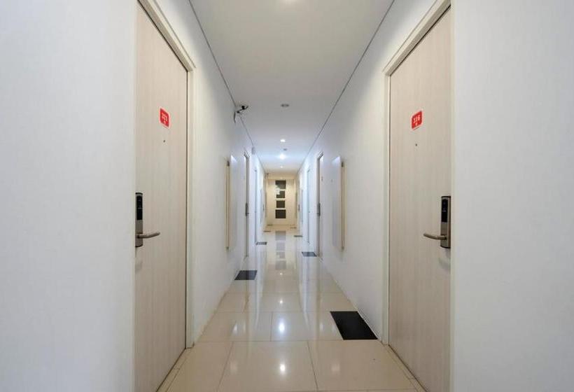 Отель Reddoorz Plus Near Ciputra Mall Simpang Lima 2