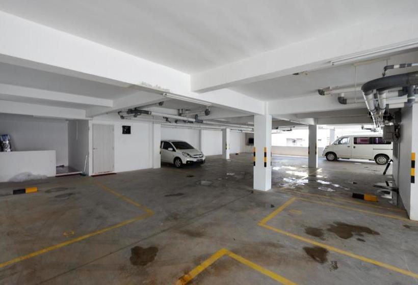 Отель Reddoorz Plus Near Ciputra Mall Simpang Lima 2