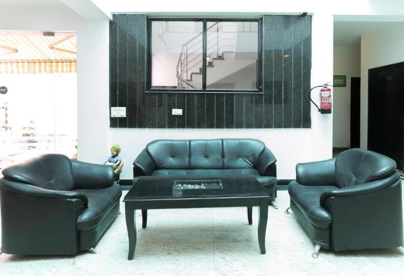 בית מלון כפרי Treebo Trip Singh Suites 2