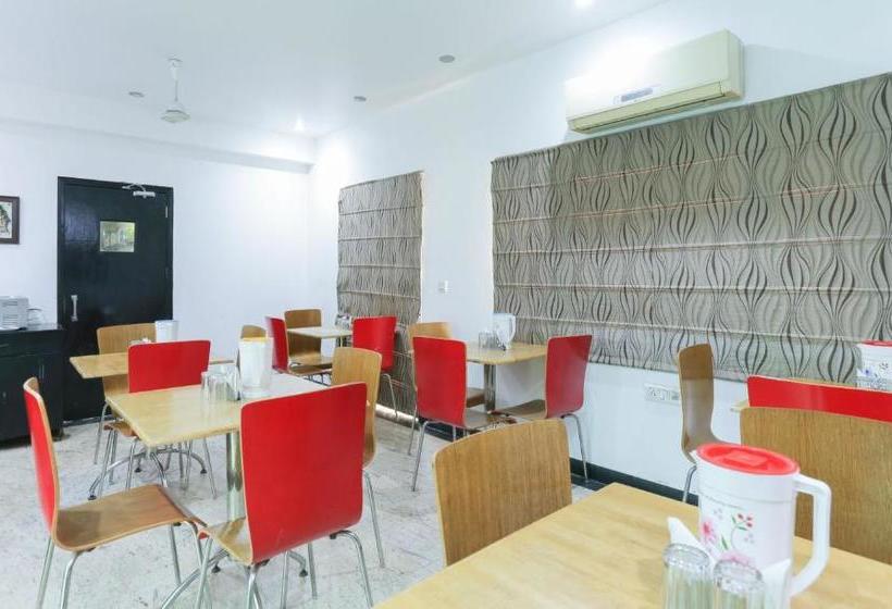 בית מלון כפרי Treebo Trip Singh Suites 2