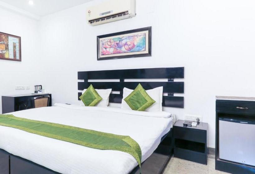 בית מלון כפרי Treebo Trip Singh Suites 2