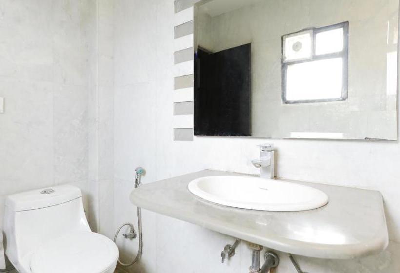 בית מלון כפרי Treebo Trip Singh Suites 2