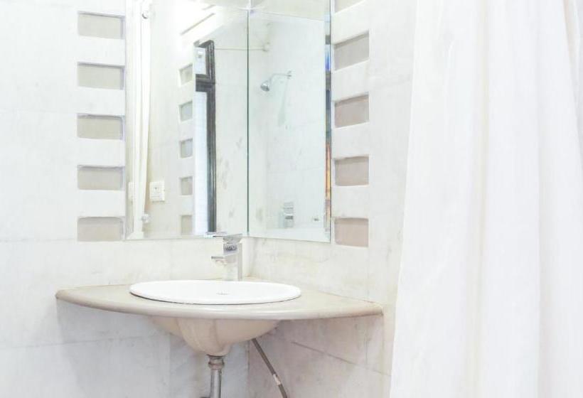 בית מלון כפרי Treebo Trip Singh Suites 2