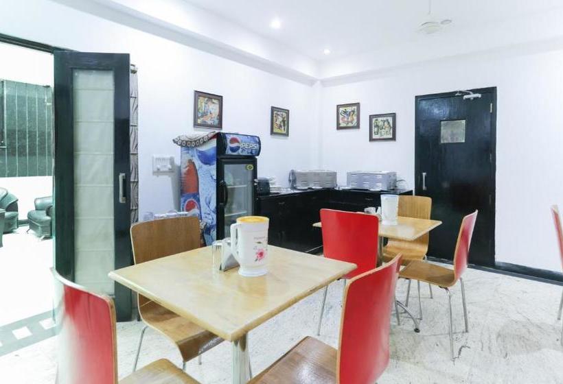 בית מלון כפרי Treebo Trip Singh Suites 2