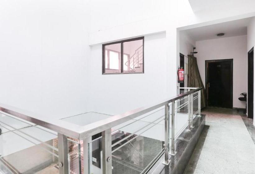 בית מלון כפרי Treebo Trip Singh Suites 2