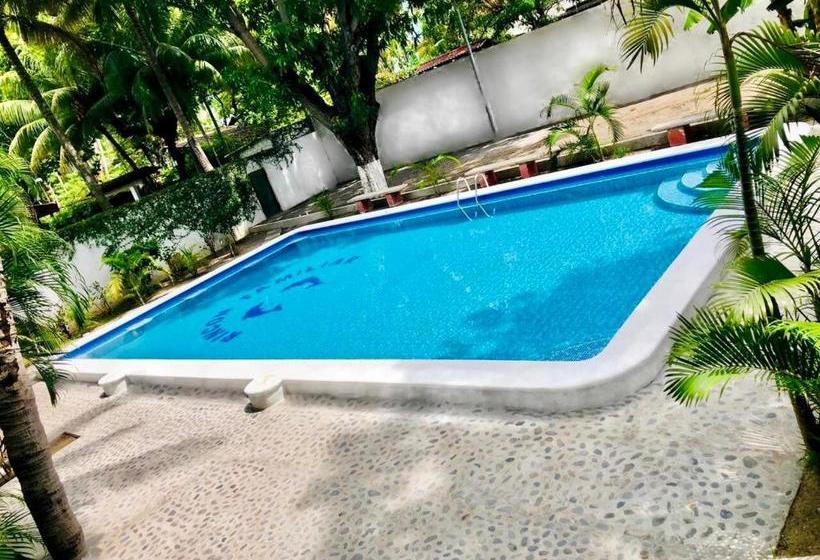 هتل Y Restaurante Rincón Familiar