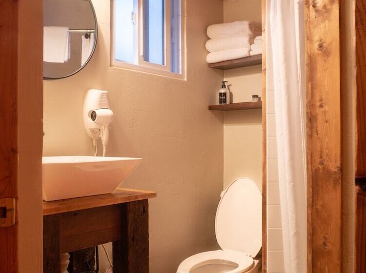 فندق على الطريق Elkhorn Cabins And Inn