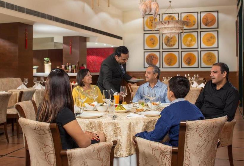 استراحتگاه Dlf City Club 5