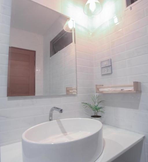استراحتگاه West View Villa