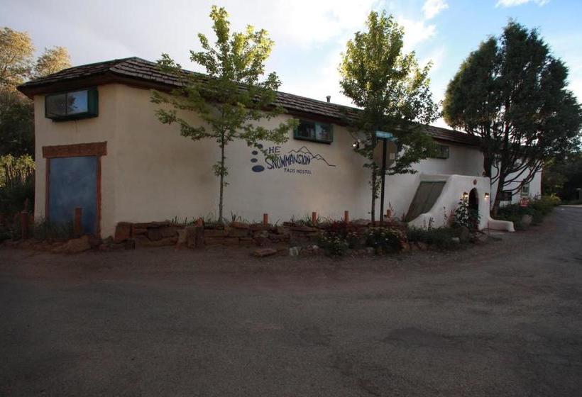 فندق صغير Snowmansion Taos Adventure Lodge