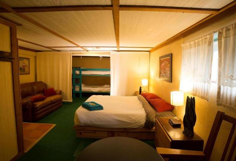 فندق صغير Snowmansion Taos Adventure Lodge