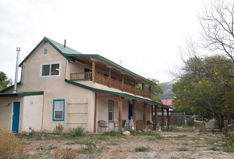 旅馆 Snowmansion Taos Adventure Lodge