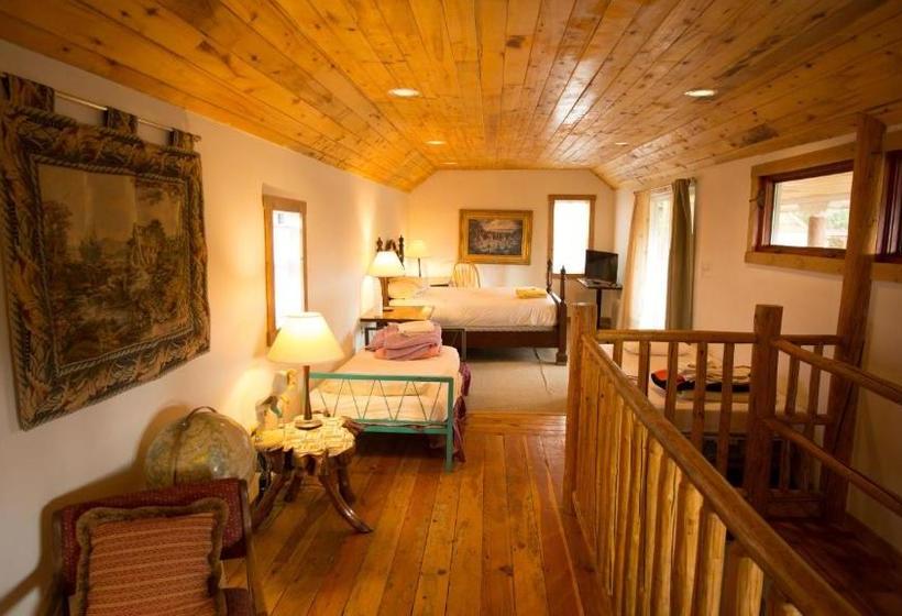 فندق صغير Snowmansion Taos Adventure Lodge