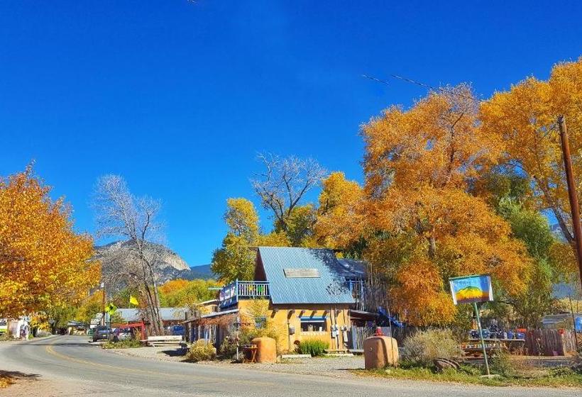 旅馆 Snowmansion Taos Adventure Lodge