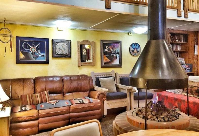 فندق صغير Snowmansion Taos Adventure Lodge