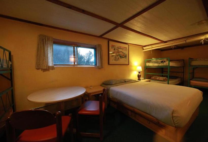 فندق صغير Snowmansion Taos Adventure Lodge