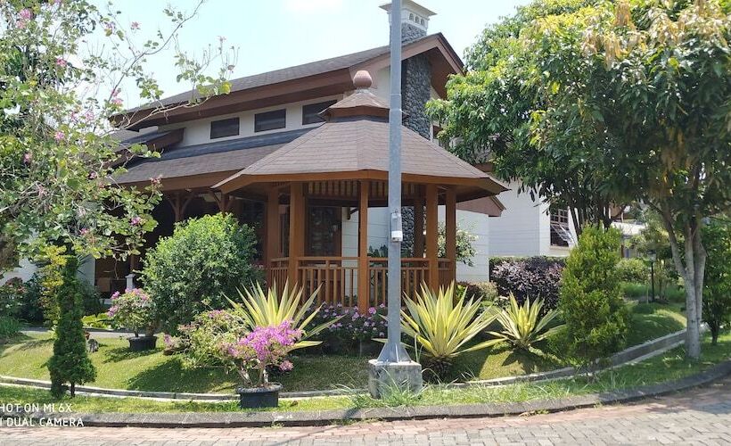 Villa Bumblebee 2 – Little Venice Puncak