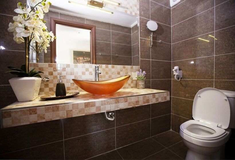 Villa Laskari With Sea View