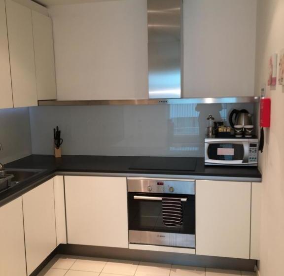 בית מלון כפרי The Cube By Bridgestreet