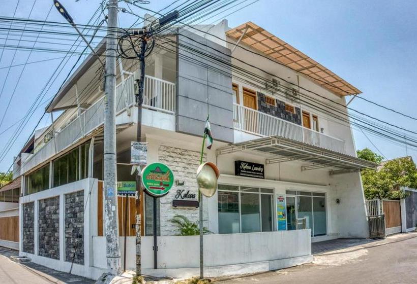 Отель Reddoorz Syariah Near Taman Pelangi Jogja 2