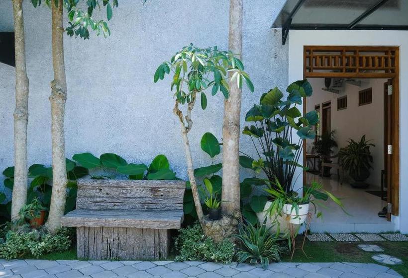 Отель Reddoorz Syariah Near Taman Pelangi Jogja 2