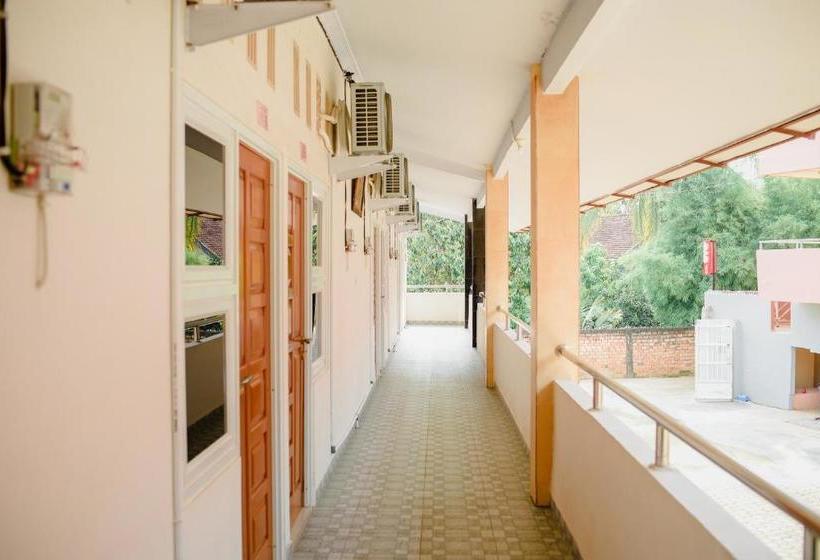 فندق Oyo 174 Desilva Bandara