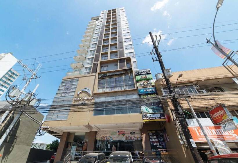 Отель Reddoorz Premium @ West Avenue Quezon City