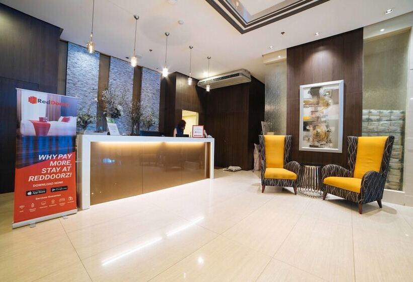 Отель Reddoorz Premium @ West Avenue Quezon City