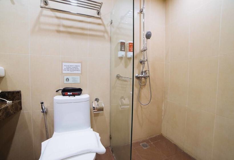 Отель Reddoorz Premium @ West Avenue Quezon City