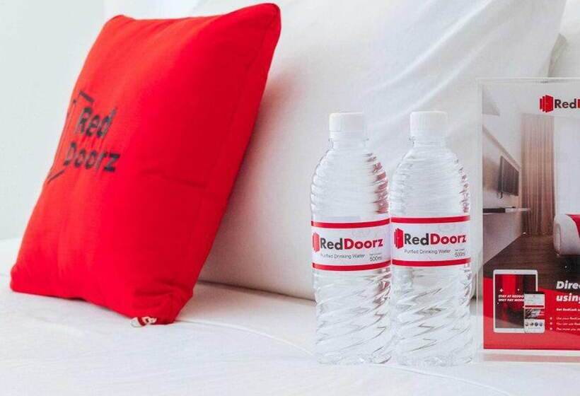 Отель Reddoorz Premium @ West Avenue Quezon City