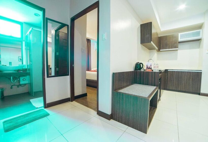 Отель Reddoorz Premium @ West Avenue Quezon City