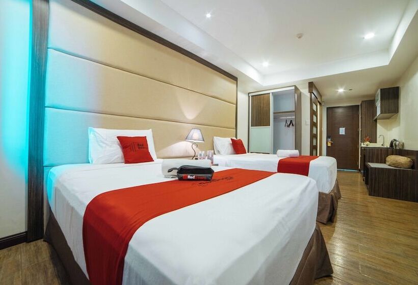 Отель Reddoorz Premium @ West Avenue Quezon City