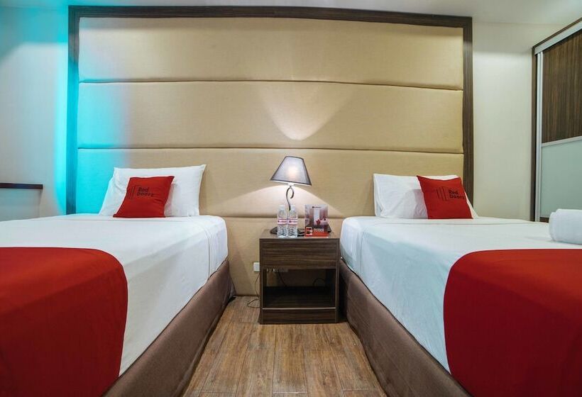 Отель Reddoorz Premium @ West Avenue Quezon City