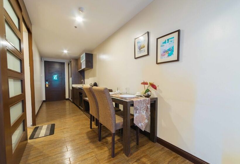 Отель Reddoorz Premium @ West Avenue Quezon City