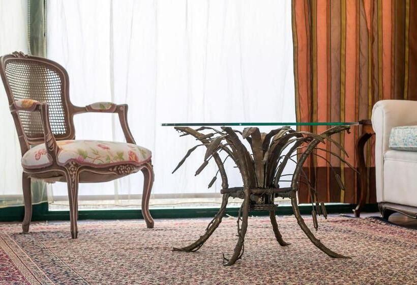 Danezis City Stars Boutique Apart