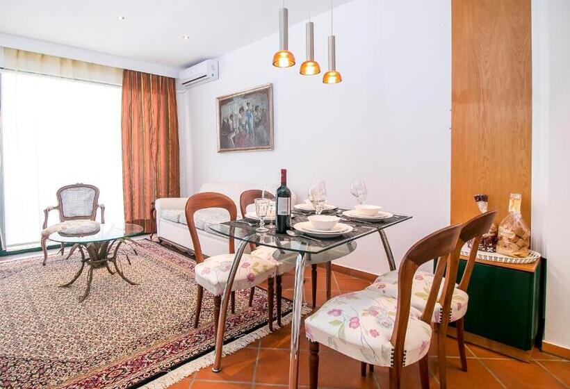 Danezis City Stars Boutique Apart