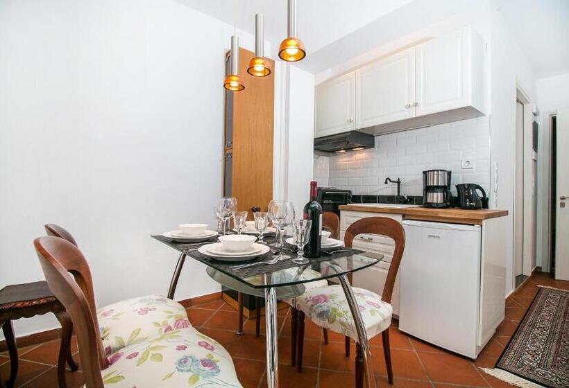 Danezis City Stars Boutique Apart