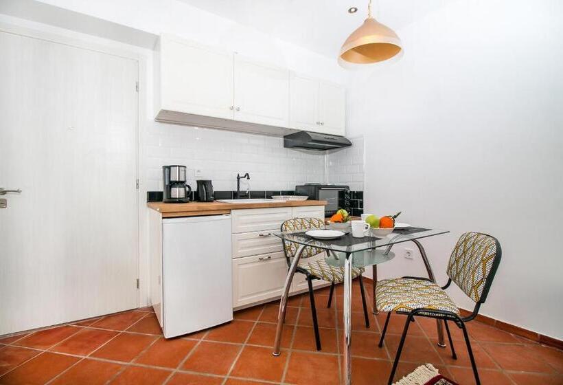 Danezis City Stars Boutique Apart